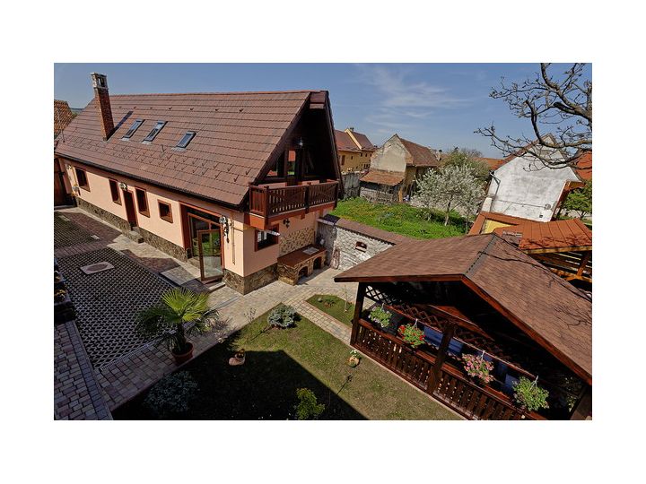Vila Ambient, Cristian