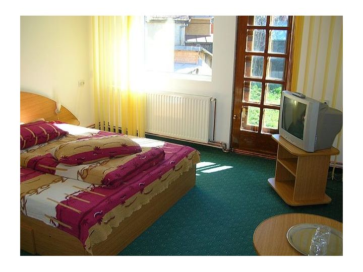 Camere de inchiriat Maracineanu Ana, Poiana Tapului - imaginea 