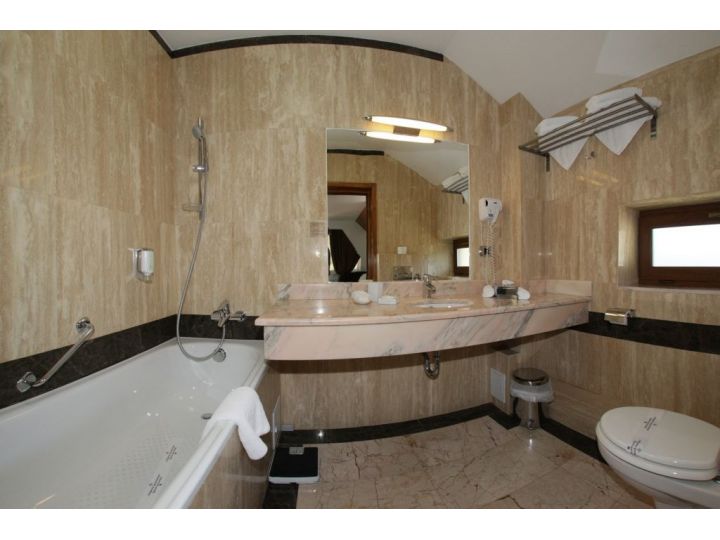 Hotel Cumpatu, Sinaia - imaginea 