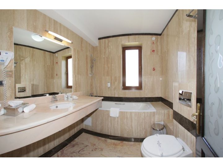Hotel Cumpatu, Sinaia - imaginea 