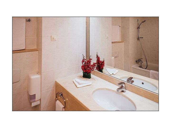 Hotel Vienna House Easy Airport Bucharest, Otopeni - imaginea 