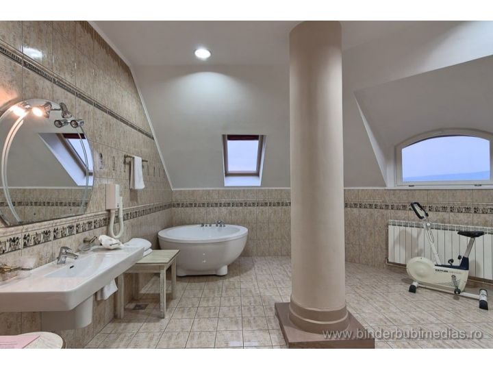Hotel Binderbubi, Medias - imaginea 