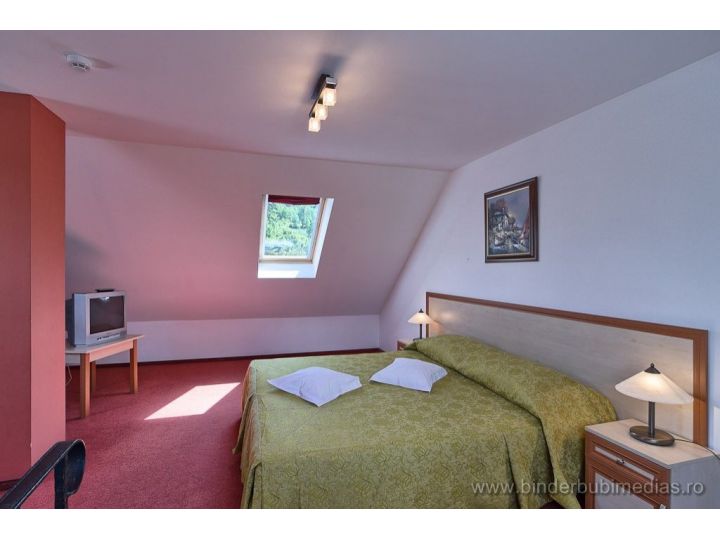 Hotel Binderbubi, Medias - imaginea 