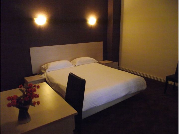 Complex turistic Ambiance, Pitesti - imaginea 