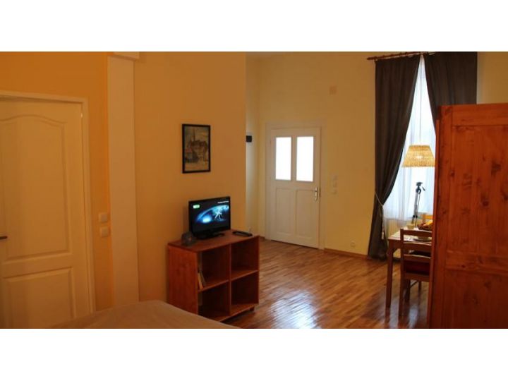 Apartamentul Fabini, Medias - imaginea