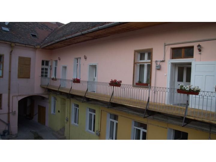 Apartamentul Fabini, Medias - imaginea