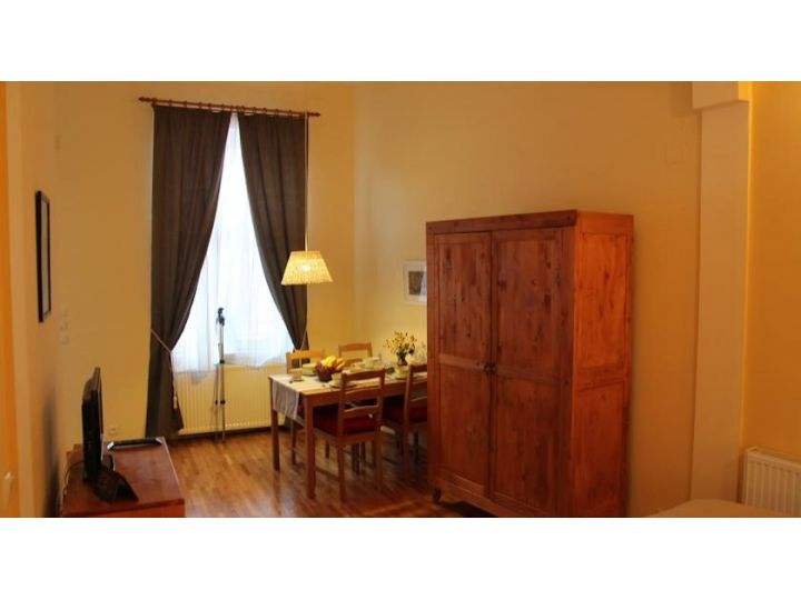 Apartamentul Fabini, Medias - imaginea