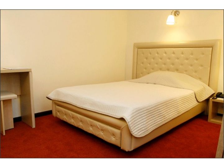 Hotel Capitol, Bucuresti - imaginea 