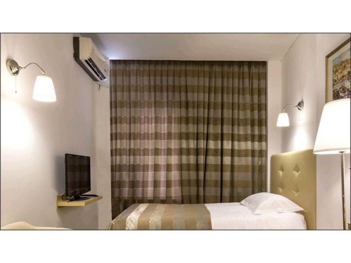 Hotel Capitol, Bucuresti - imaginea 