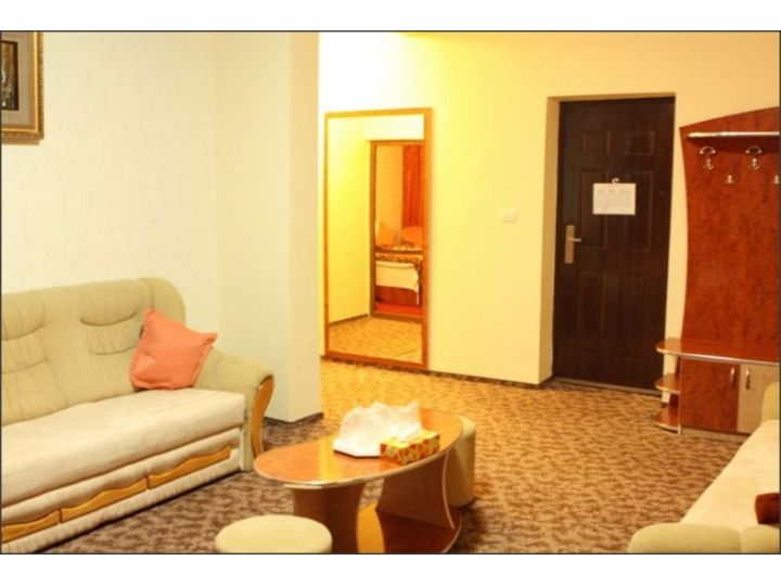 Hotel La Parmac, Babadag - imaginea 