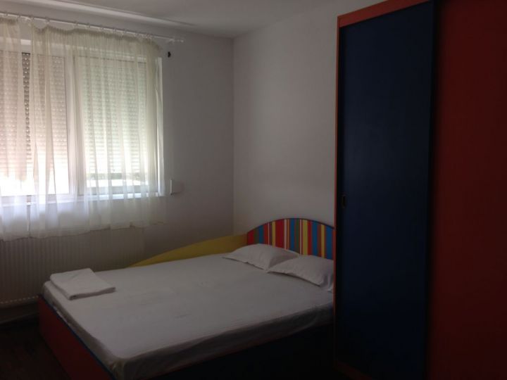 Vila Vila Familie, Navodari