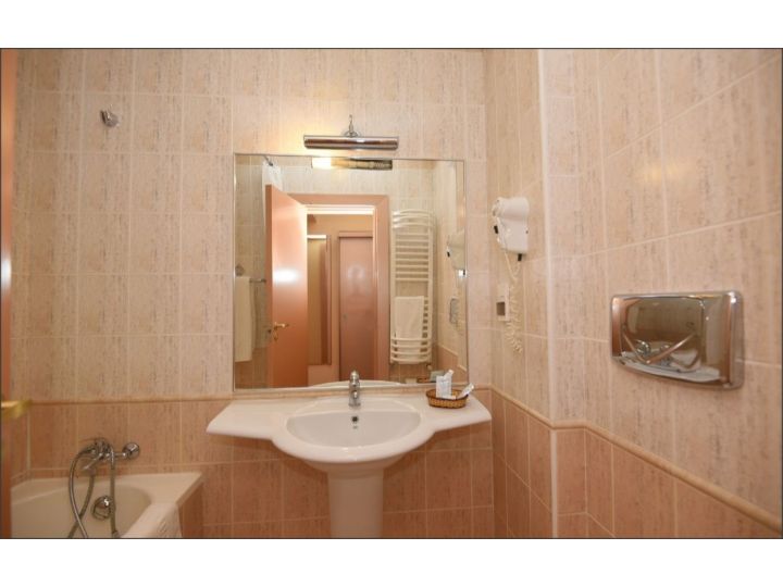 Hotel Belvedere, Braila Oras - imaginea 