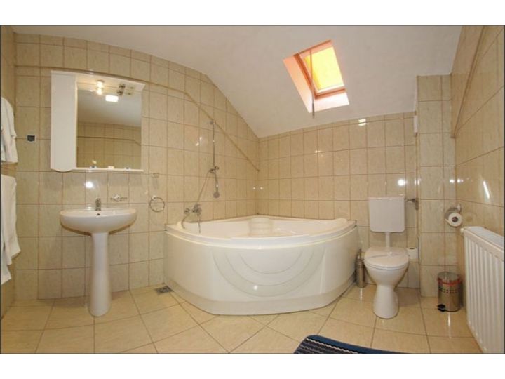 Hotel Edelweiss, Medias - imaginea 