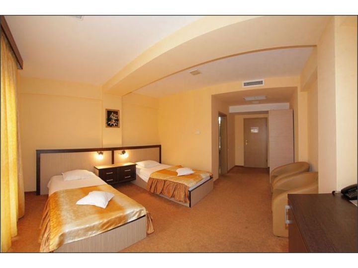 Hotel Edelweiss, Medias - imaginea 