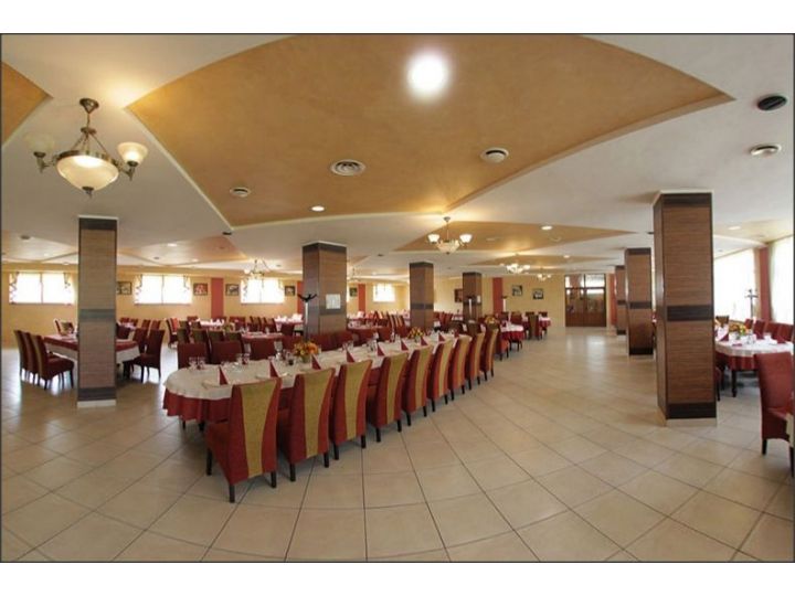 Hotel Edelweiss, Medias - imaginea 