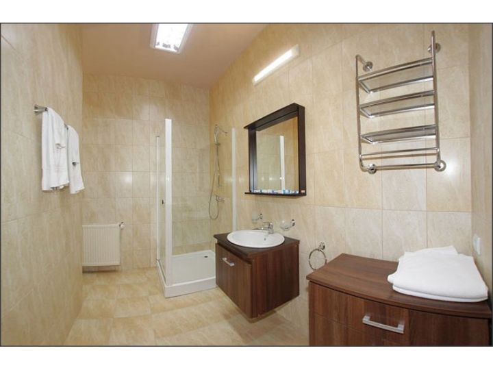 Hotel Edelweiss, Medias - imaginea 