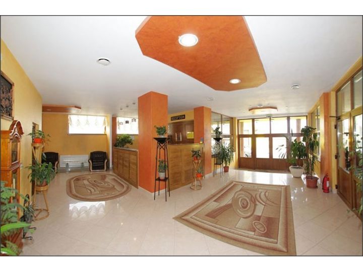 Hotel Edelweiss, Medias - imaginea 