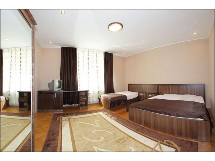Hotel Edelweiss, Medias - imaginea 