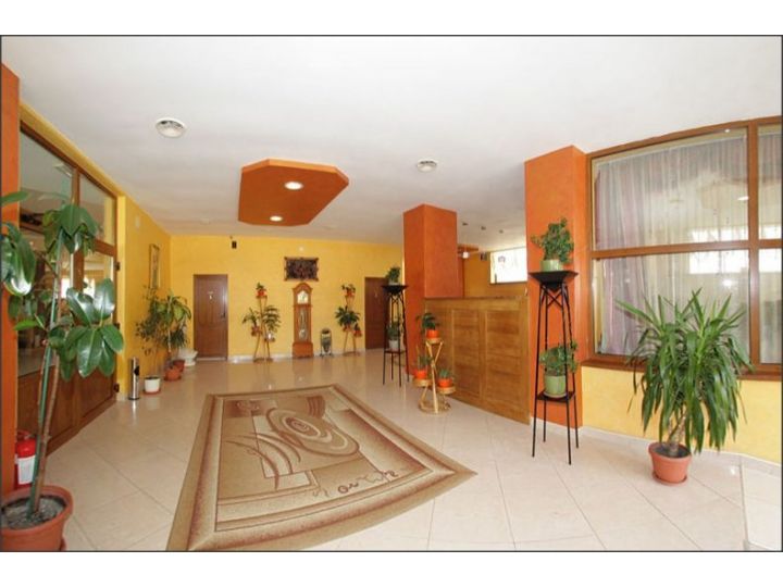 Hotel Edelweiss, Medias - imaginea 
