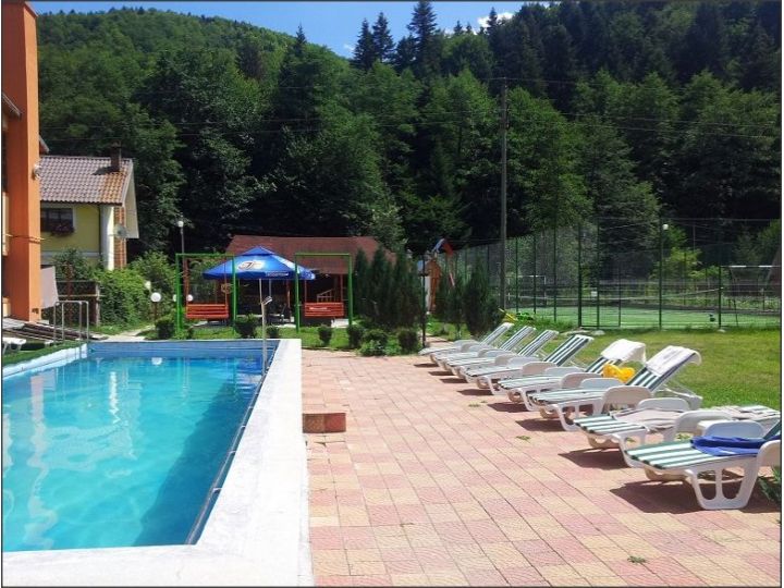 Complex turistic Cristal, Slanic Moldova - imaginea 