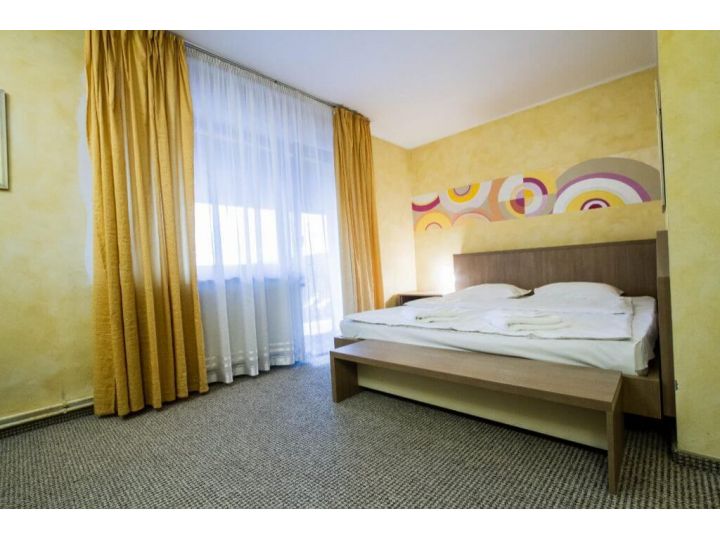 Complex turistic Max International, Rasnov - imaginea 