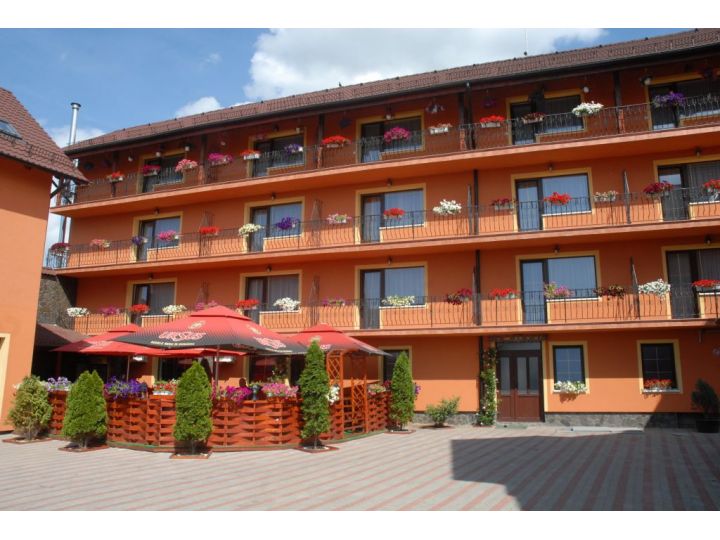 Complex turistic Max International, Rasnov - imaginea 