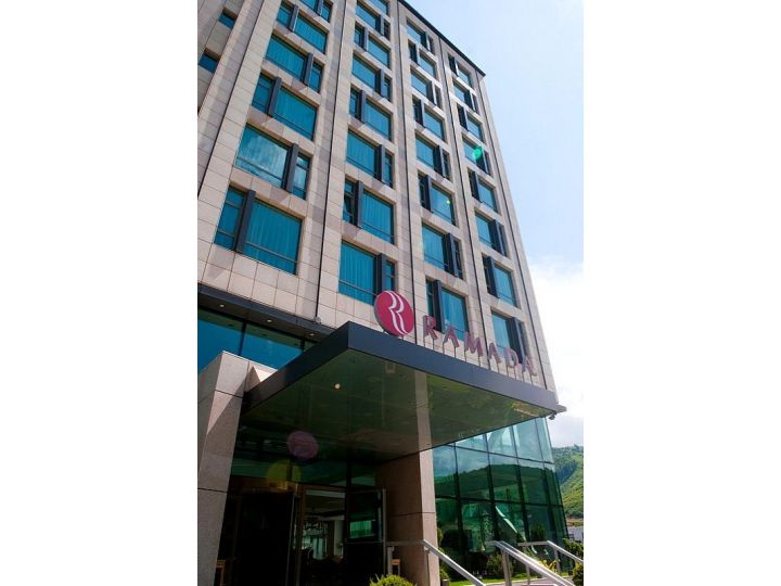 Hotel HP Tower One, Sacele - imaginea 