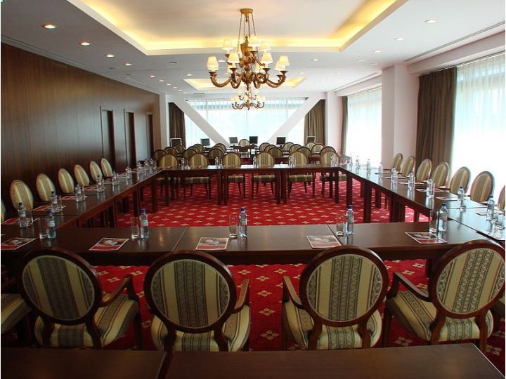 Hotel HP Tower One, Sacele - imaginea 