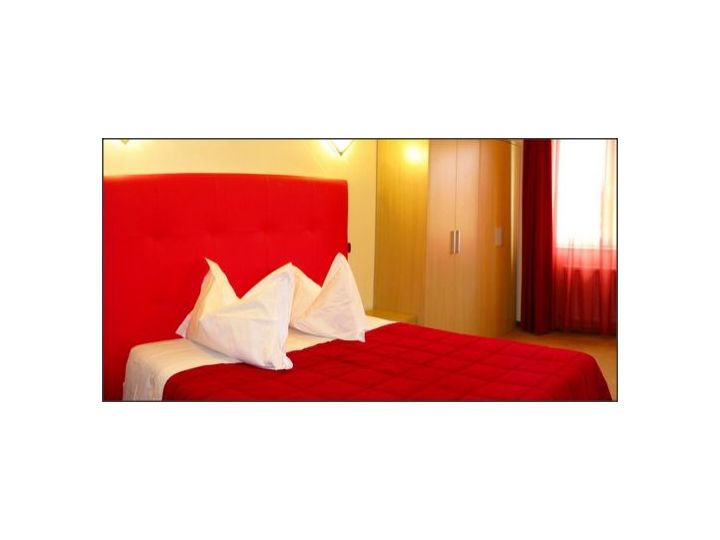 Hotel Grand Master, Dej - imaginea 