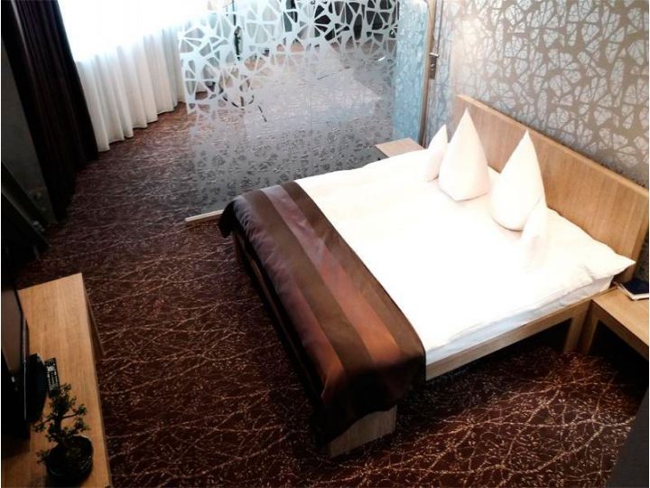Hotel West City, Floresti - imaginea 