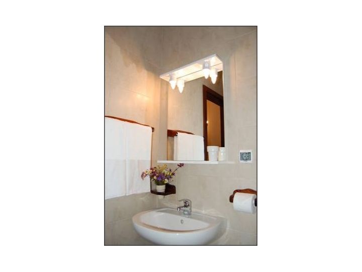 Cabana Motilor, Marisel - imaginea 