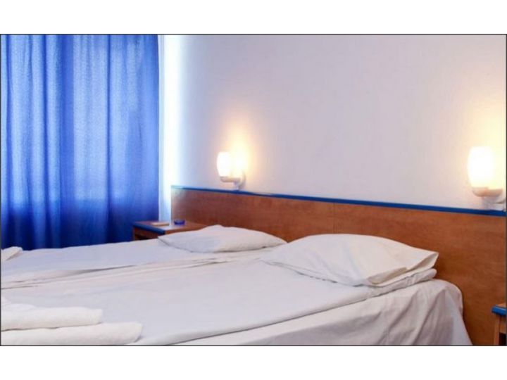 Hotel California, Cap Aurora - imaginea 