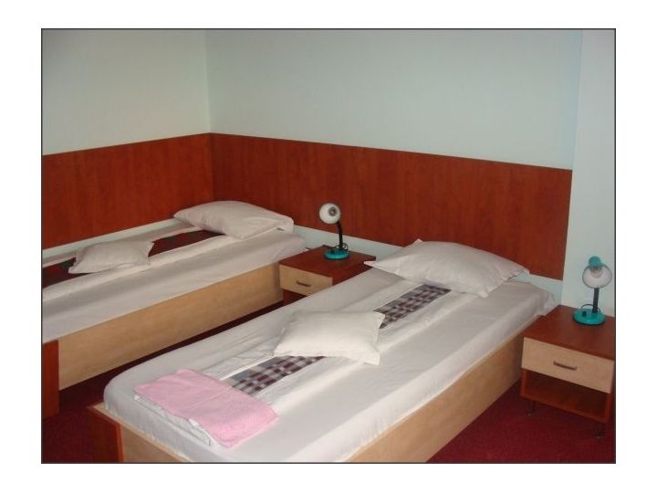 Hostel Rocoop, Filiasi - imaginea 